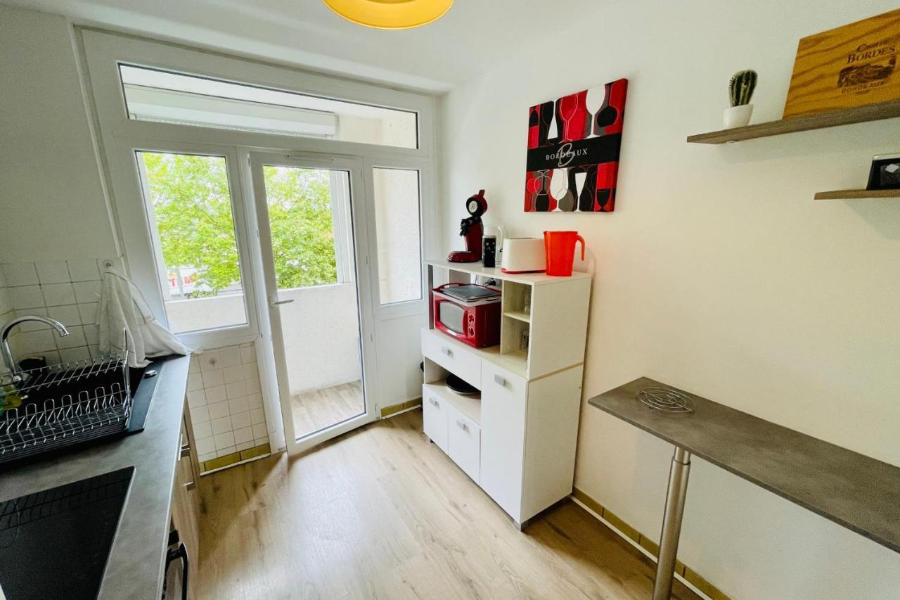 Luminous Apartment With Parking Near The City Center Cenon Exterior photo