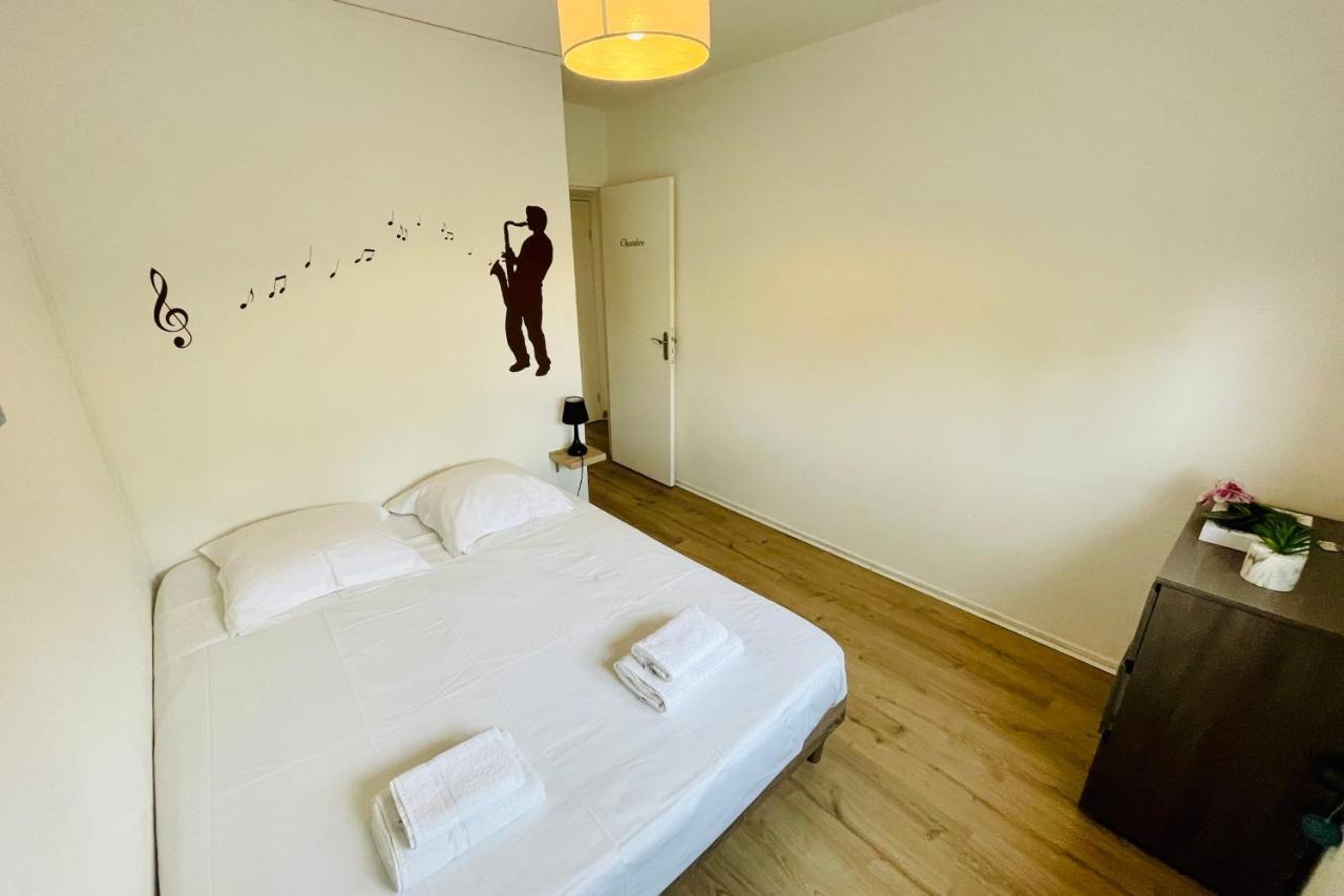 Luminous Apartment With Parking Near The City Center Cenon Exterior photo