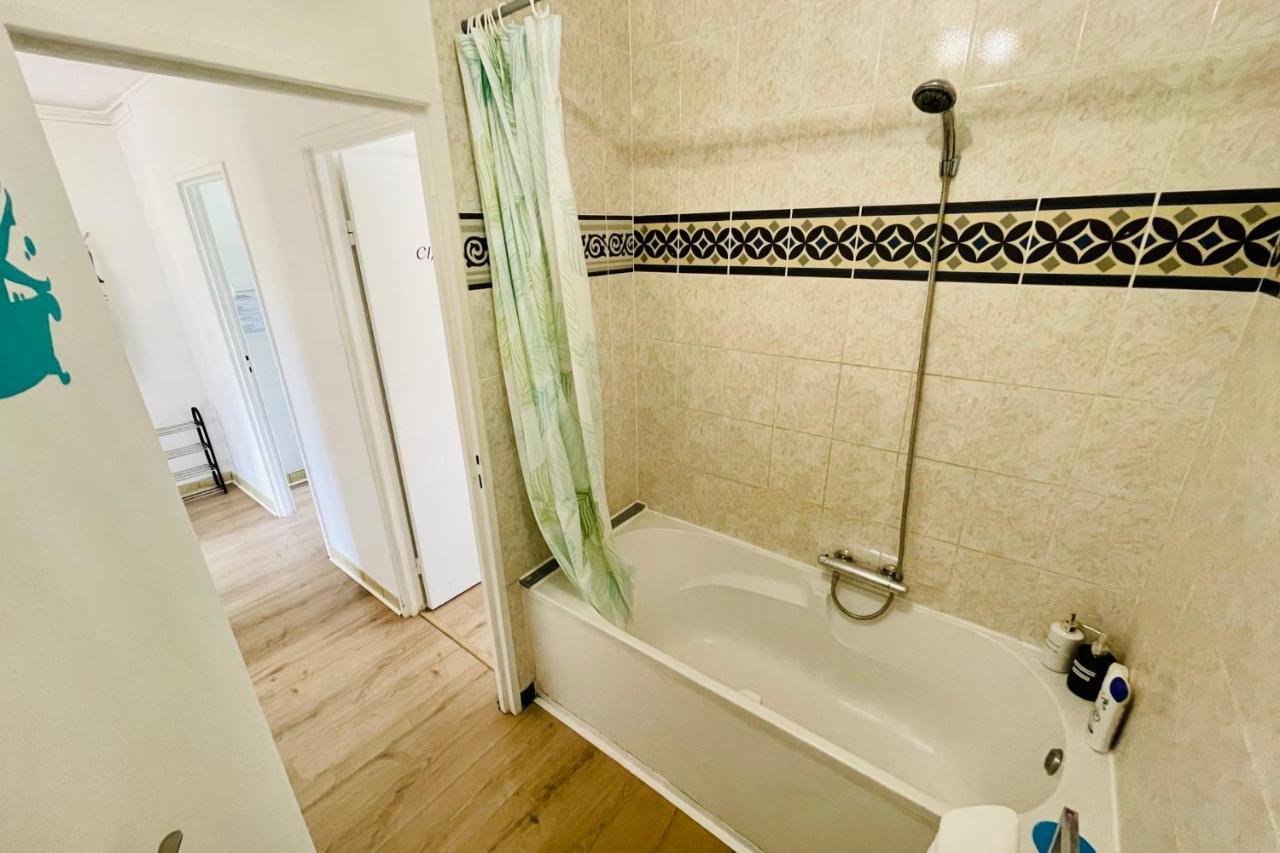 Luminous Apartment With Parking Near The City Center Cenon Exterior photo